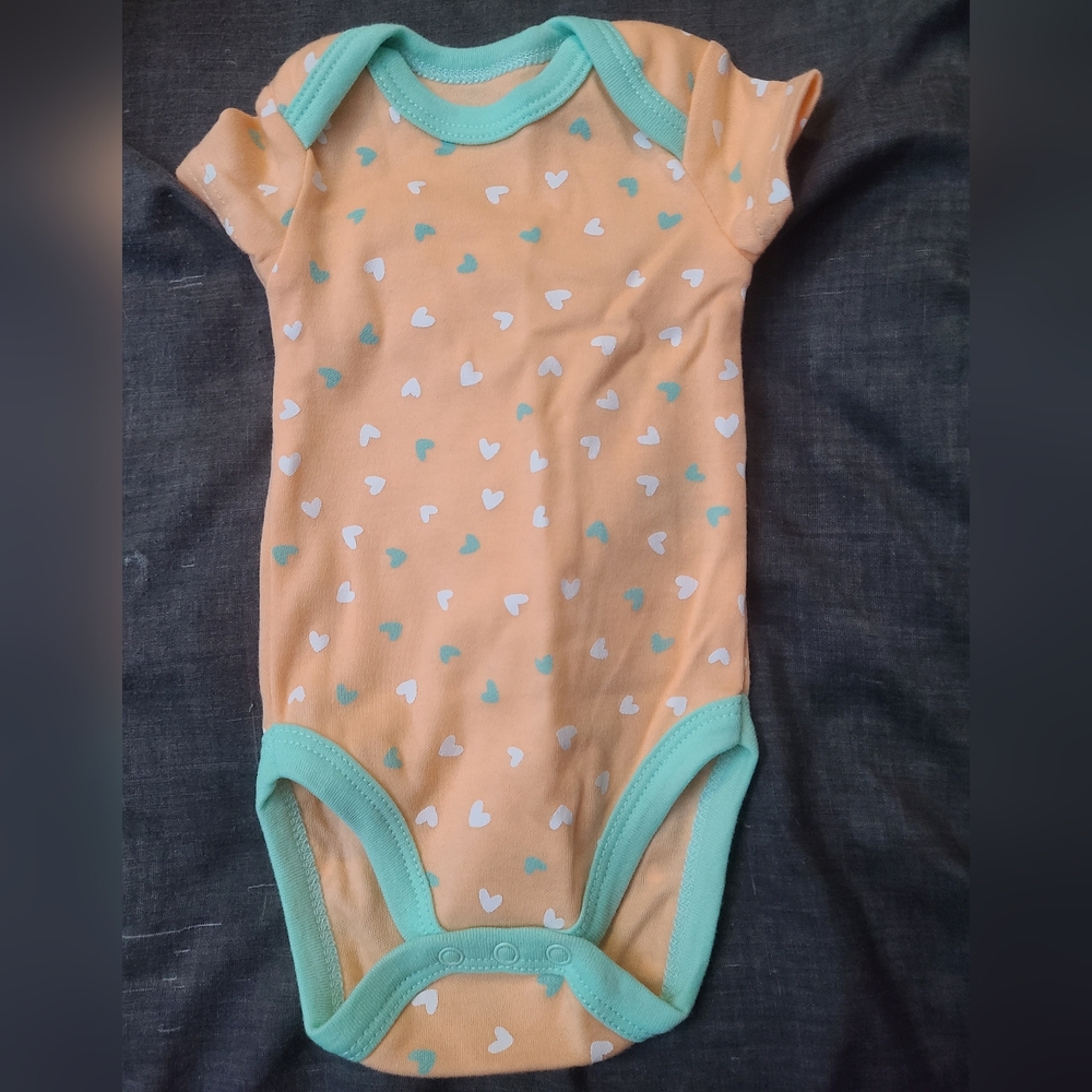 Orange onsie with heart designs 0-3 months